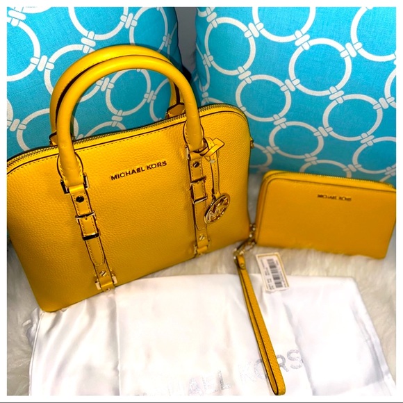 SOLD Michael Kors Sunflower Bedford Legacy Med Dome & Jet Set Sunflower Wallet - Picture 5 of 16